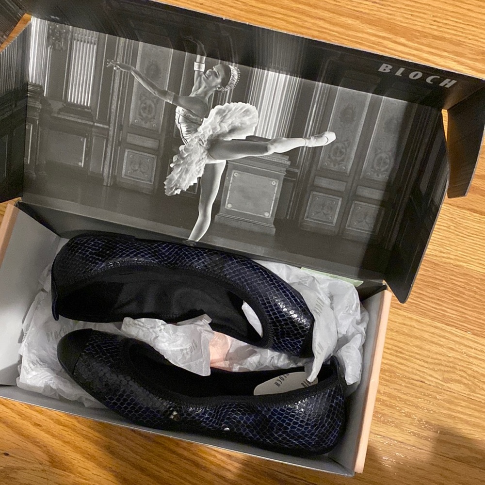 Bloch Mallorie Flats - Size 37 (US 7) - Navy Color - Brand New in Box